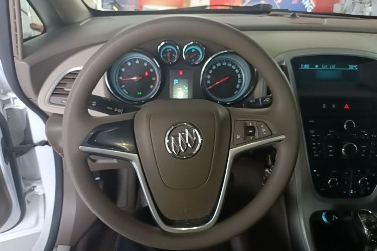 Used Buick GT 2013 GT 1.6L Automatic Fashion Edition Steering Wheel