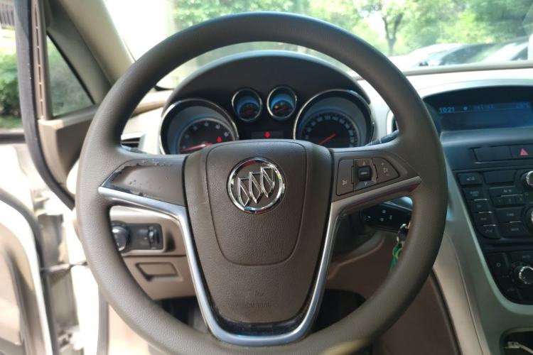 Used Buick GT 2013 GT 1.6L Automatic Fashion Edition Steering Wheel