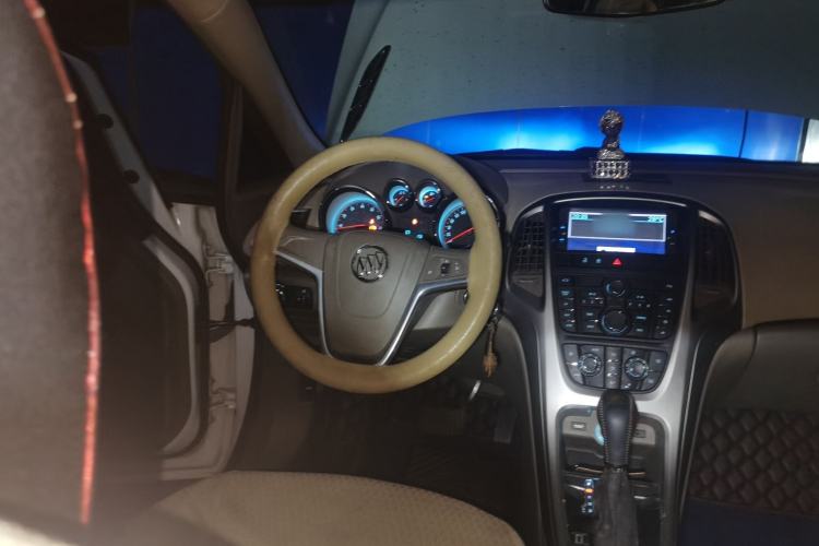 Used Buick GT 2013 GT 1.6L Automatic Fashion Edition Steering Wheel