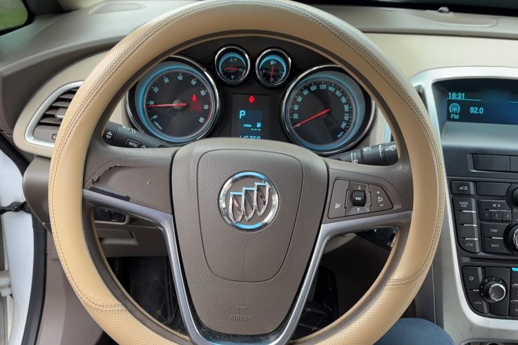 Used Buick GT 2013 GT 1.6L Automatic Fashion Edition Steering Wheel