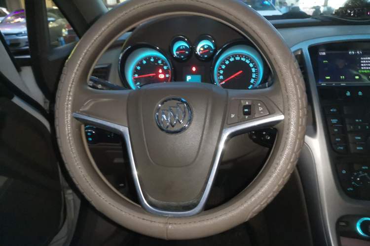 Used Buick GT 2013 GT 1.6L Automatic Fashion Edition Steering Wheel