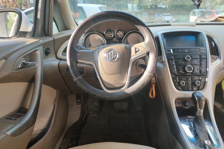 Used Buick GT 2013 GT 1.6L Automatic Fashion Edition Steering Wheel
