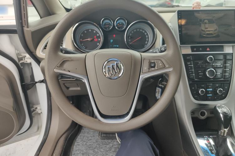 Used Buick GT 2013 GT 1.6L Automatic Fashion Edition Steering Wheel