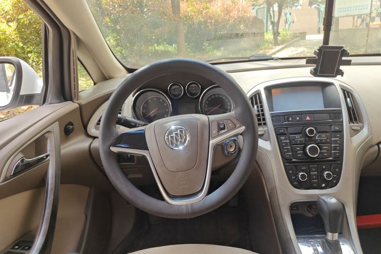 Used Buick GT 2013 GT 1.6L Automatic Fashion Edition Steering Wheel