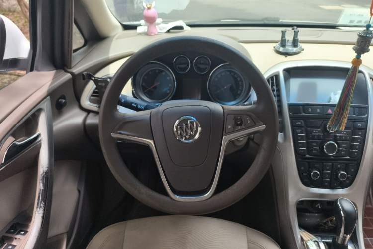 Used Buick GT 2013 GT 1.6L Automatic Fashion Edition Steering Wheel