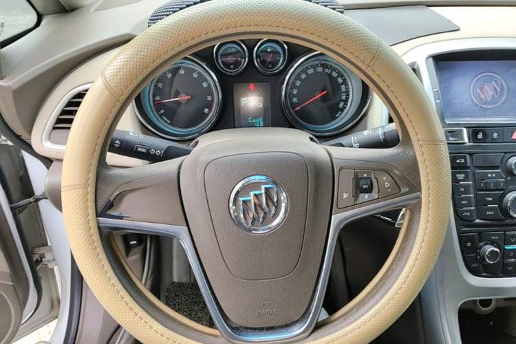 Used Buick GT 2013 GT 1.6L Automatic Fashion Edition Steering Wheel