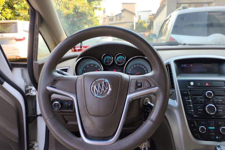 Used Buick GT 2013 GT 1.6L Automatic Fashion Edition Steering Wheel