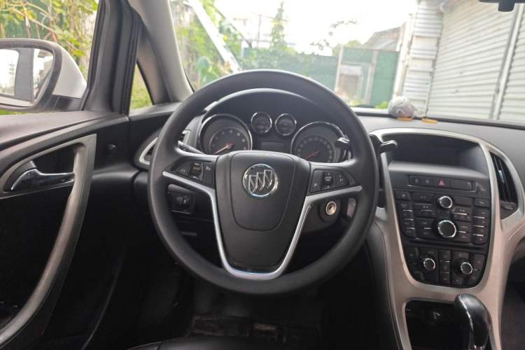Used Buick GT 2013 GT 1.6T Automatic Fashion Sport Edition Steering Wheel