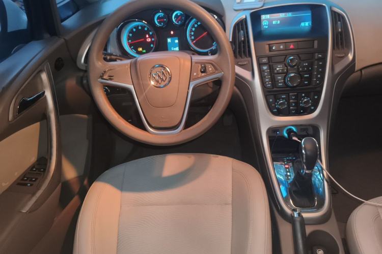 Used Buick GT 2013 GT 1.6L Automatic Fashion Edition Steering Wheel