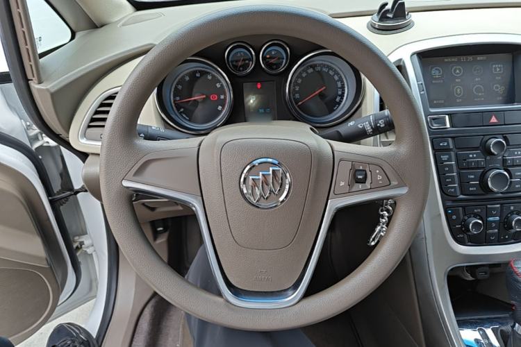 Used Buick GT 2013 GT 1.6L Automatic Fashion Edition Steering Wheel