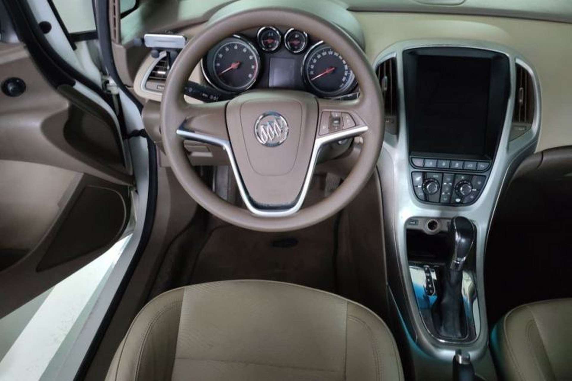Used Buick GT 2013 GT 1.6L Automatic Fashion Edition Steering Wheel