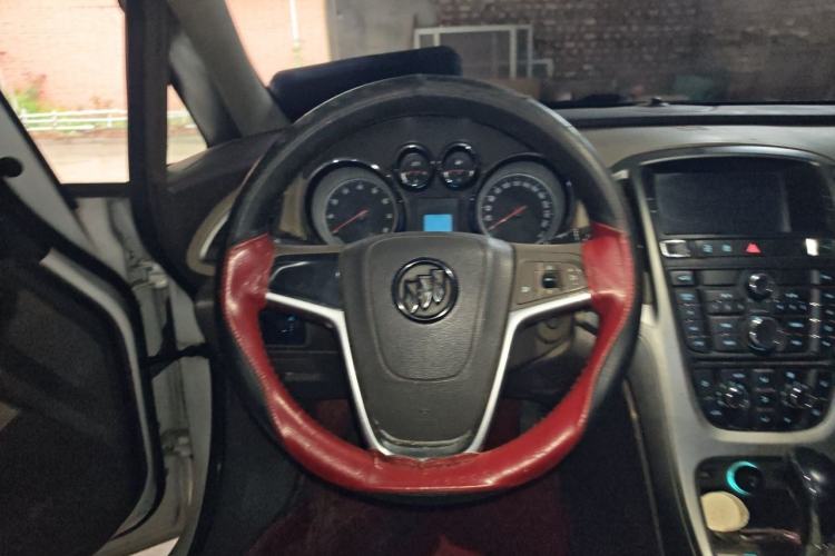 Used Buick GT 2013 GT 1.6L Automatic Fashion Edition Steering Wheel
