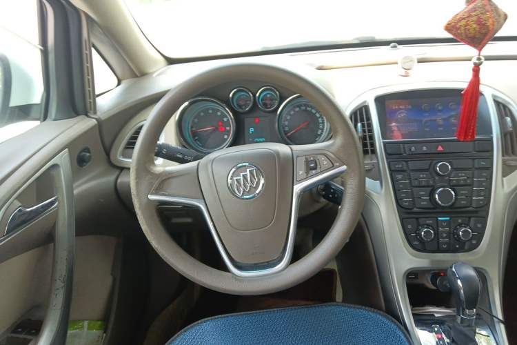 Used Buick GT 2013 GT 1.6L Automatic Fashion Edition Steering Wheel