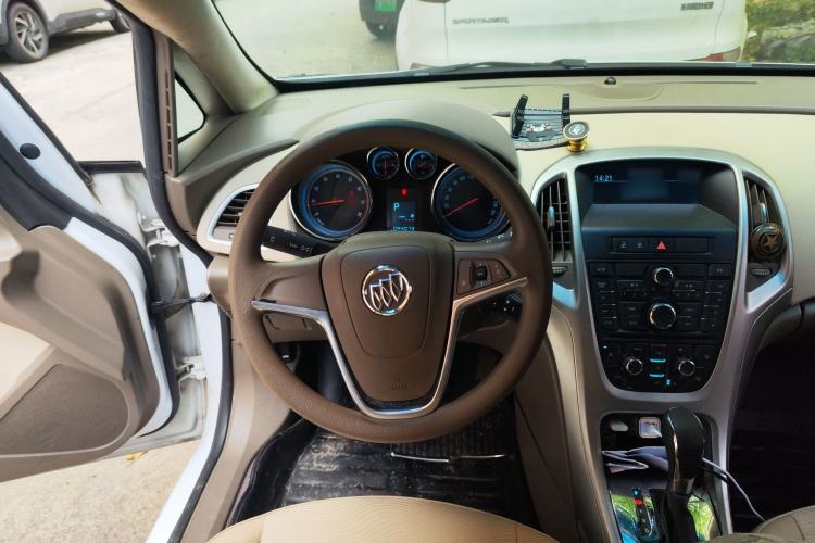Used Buick GT 2013 GT 1.6L Automatic Fashion Edition Steering Wheel
