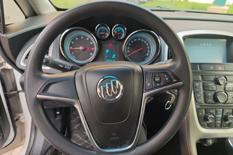 Used Buick GT 2013 XT 1.6L Automatic Fashion Edition Steering Wheel