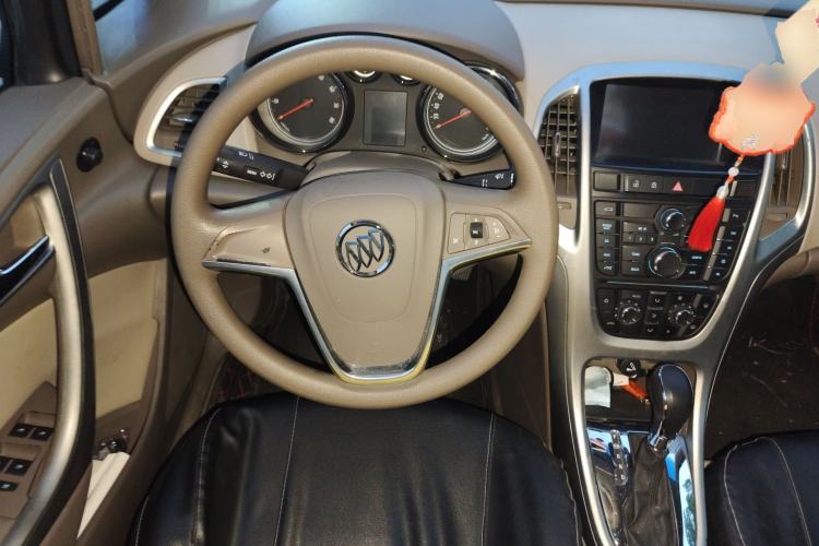 Used Buick GT 2013 GT 1.6L Automatic Fashion Edition Steering Wheel