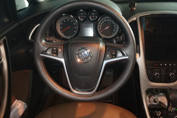 Used Buick GT 2013 GT 1.8L Automatic Fashion Edition Steering Wheel