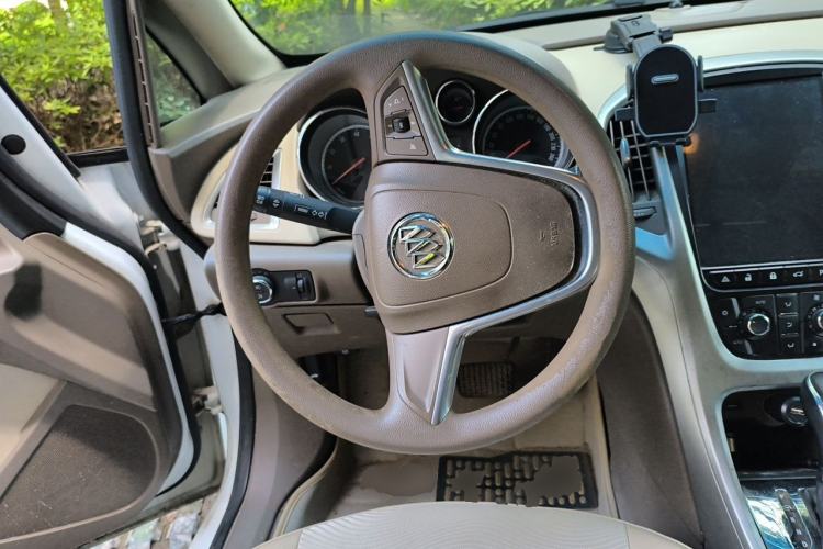 Used Buick GT 2013 GT 1.6L Automatic Fashion Edition Steering Wheel