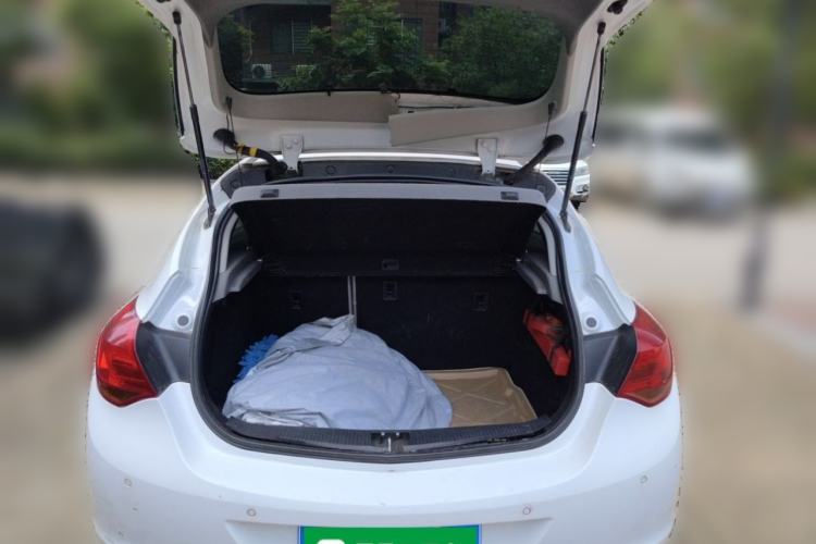 Used Buick GT 2013 XT 1.6L Automatic Fashion Edition Trunk