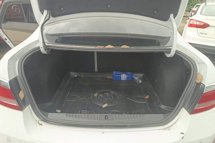 Used Buick GT 2013 GT 1.6L Automatic Fashion Edition Trunk