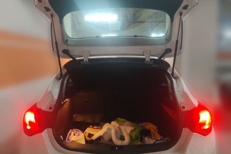 Used Buick GT 2013 XT 1.6L Automatic Fashion Edition Trunk