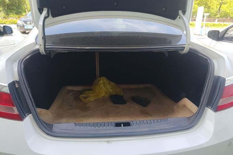 Used Buick GT 2013 GT 1.6L Automatic Fashion Edition Trunk