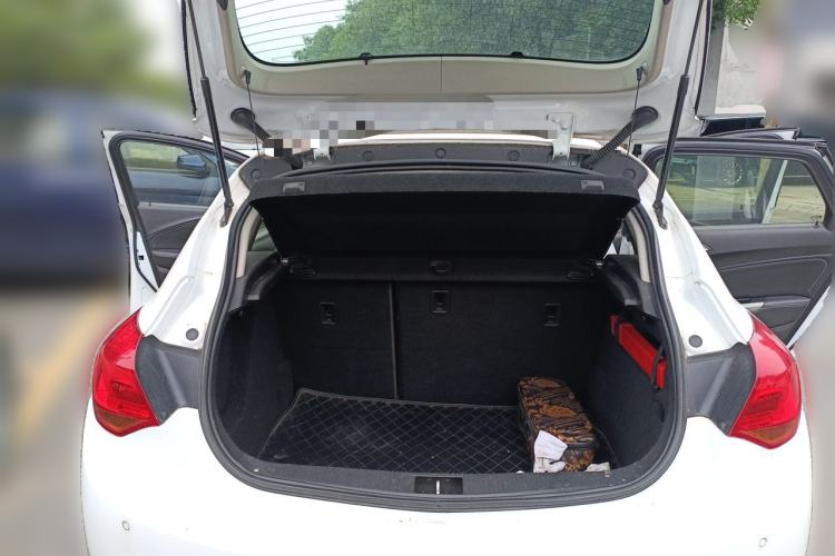 Used Buick GT 2013 XT 1.6L Automatic Fashion Edition Trunk