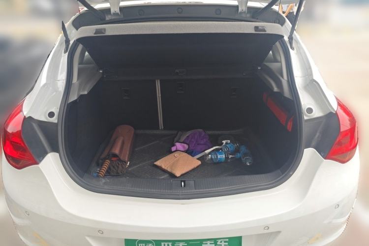 Used Buick GT 2013 XT 1.6L Automatic Fashion Edition Trunk