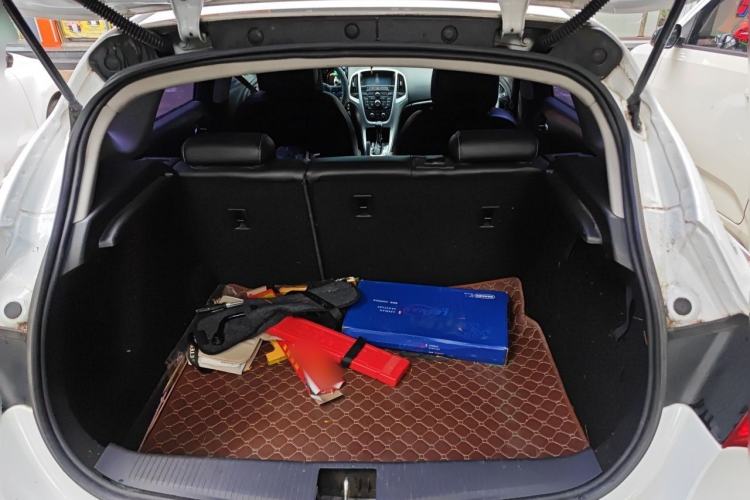 Used Buick GT 2013 XT 1.6L Automatic Fashion Edition Trunk