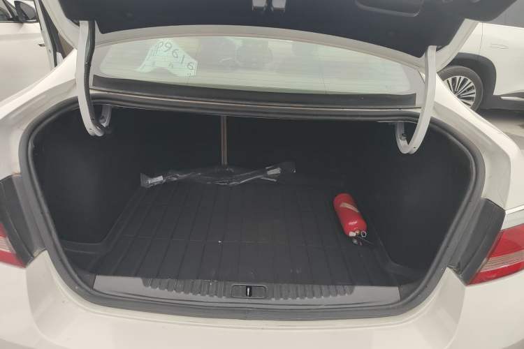 Used Buick GT 2013 GT 1.6L Automatic Fashion Edition Trunk