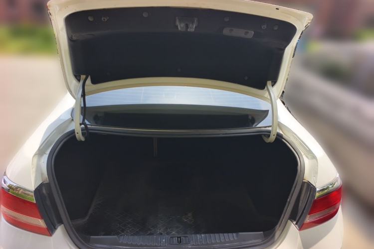 Used Buick GT 2013 GT 1.6L Automatic Fashion Edition Trunk