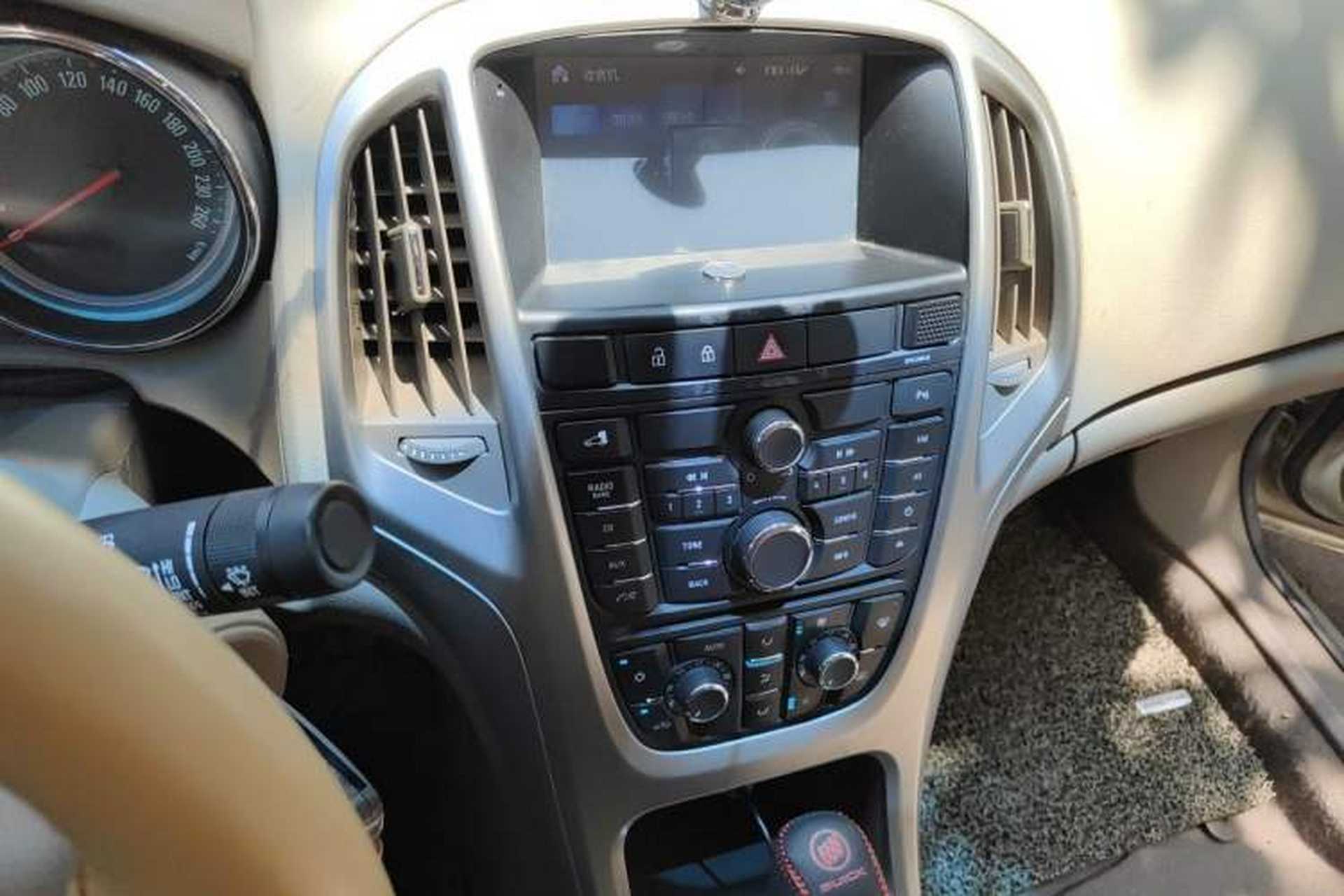 Used Buick GT 2013 GT 1.6L Automatic Fashion Edition Audio And AC Panel