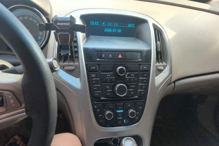 Used Buick GT 2013 GT 1.6L Automatic Fashion Edition Audio And AC Panel