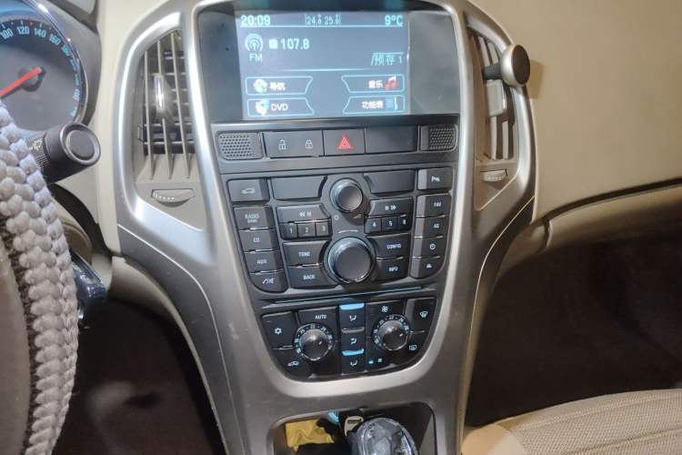 Used Buick GT 2013 GT 1.6L Automatic Fashion Edition Audio And AC Panel