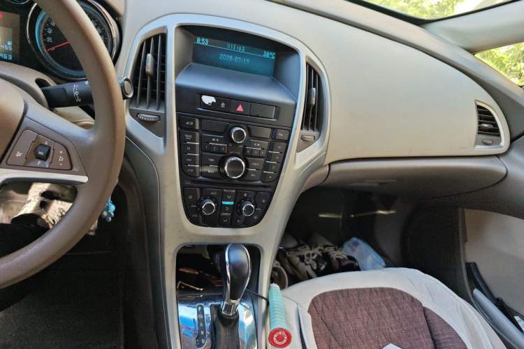 Used Buick GT 2013 GT 1.6L Automatic Fashion Edition Audio And AC Panel