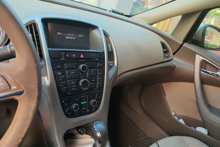 Used Buick GT 2013 GT 1.6L Automatic Fashion Edition Audio And AC Panel