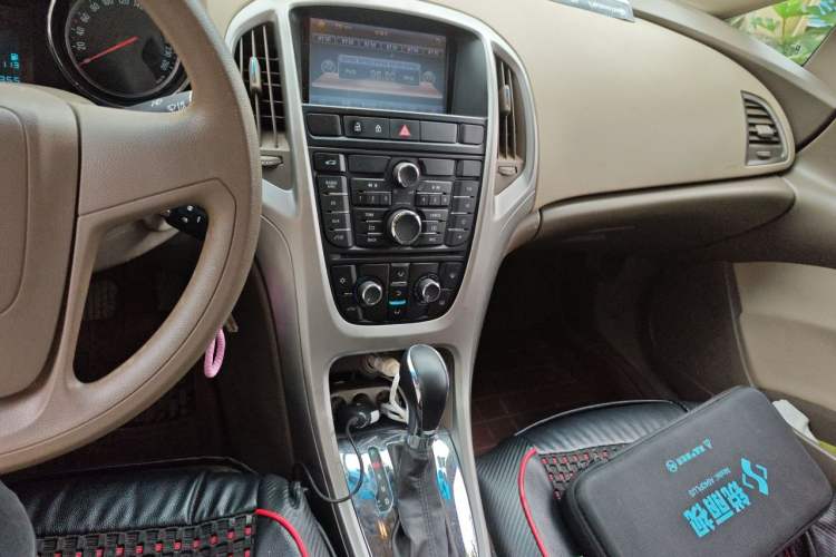 Used Buick GT 2013 GT 1.6L Automatic Comfort Edition Audio And AC Panel
