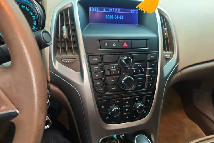 Used Buick GT 2013 GT 1.6L Automatic Comfort Edition Audio And AC Panel