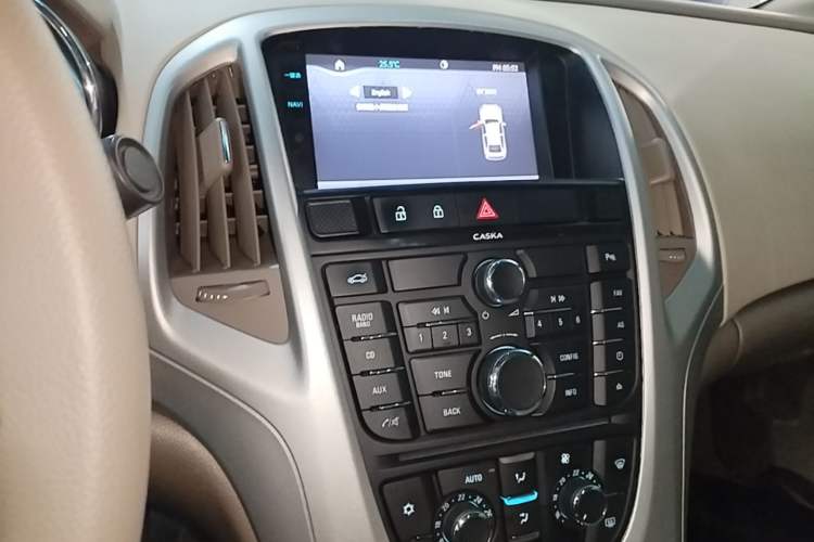 Used Buick GT 2013 GT 1.6L Automatic Fashion Edition Audio And AC Panel