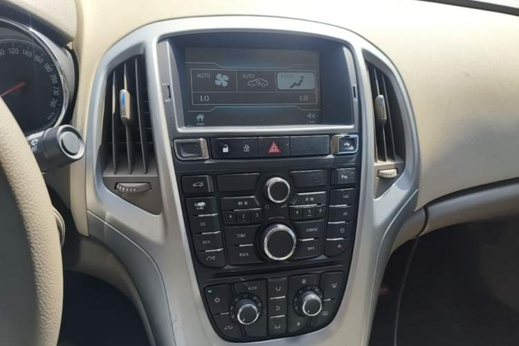 Used Buick GT 2013 GT 1.6L Manual Entry-Level Model Audio And AC Panel