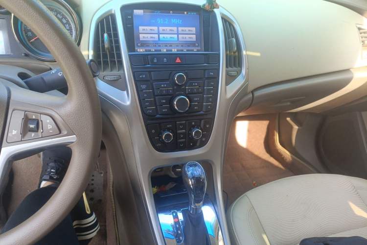 Used Buick GT 2013 GT 1.6L Automatic Fashion Edition Audio And AC Panel
