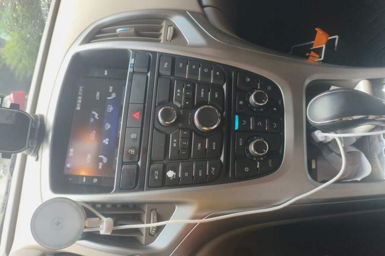 Used Buick GT 2013 GT 1.6L Automatic Fashion Edition Audio And AC Panel