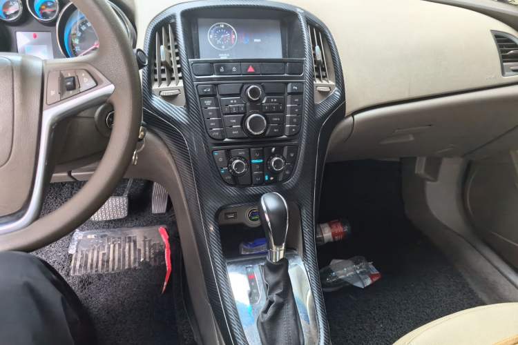 Used Buick GT 2013 GT 1.6L Automatic Fashion Edition Audio And AC Panel