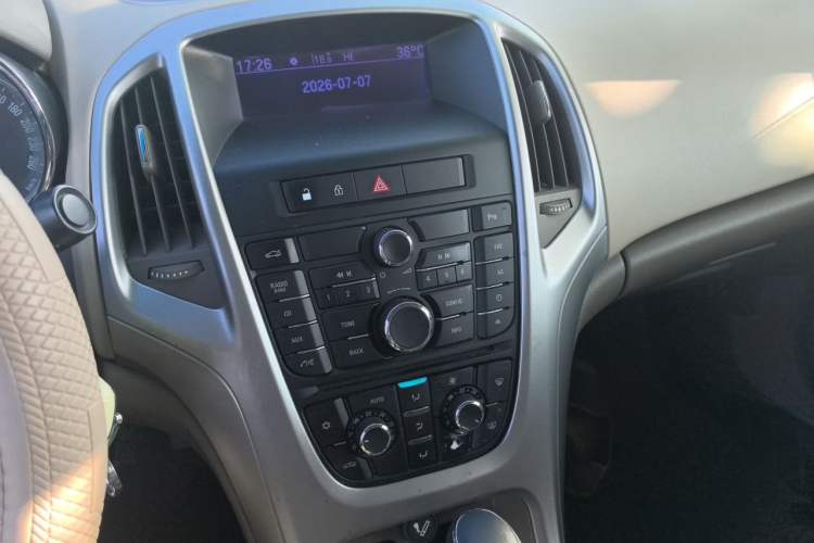 Used Buick GT 2013 GT 1.6L Automatic Fashion Edition Audio And AC Panel