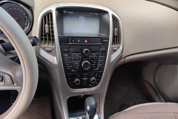 Used Buick GT 2013 GT 1.6L Automatic Fashion Edition Audio And AC Panel
