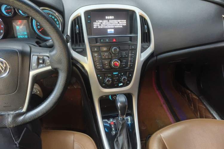 Used Buick GT 2013 GT 1.6L Automatic Fashion Edition Audio And AC Panel