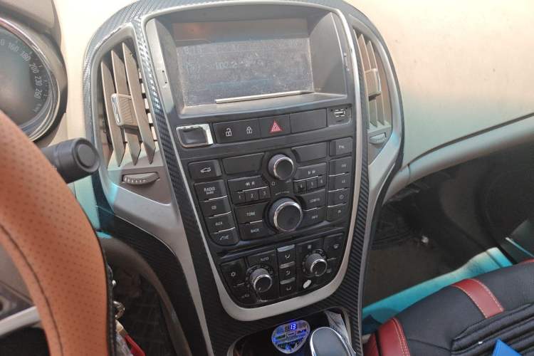 Used Buick GT 2013 GT 1.6L Automatic Fashion Edition Audio And AC Panel