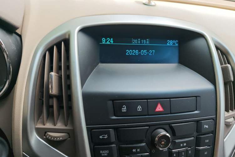 Used Buick GT 2013 GT 1.6L Automatic Fashion Edition Audio And AC Panel
