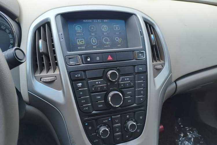 Used Buick GT 2013 GT 1.6L Manual Entry-Level Model Audio And AC Panel