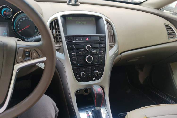 Used Buick GT 2013 GT 1.6L Automatic Fashion Edition Audio And AC Panel